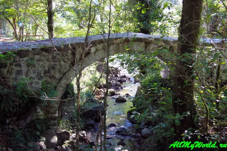 Арочный мост в селе Мирвети