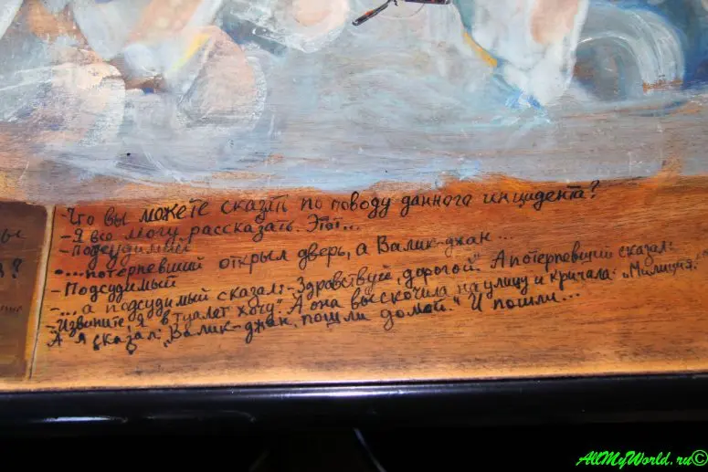 Кафе "Габриадзе", столик с цитатами из "Мимино"