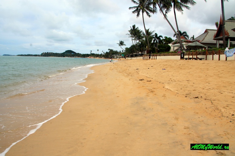 Пляж возле резорта Miskawaan Beachfront Villas