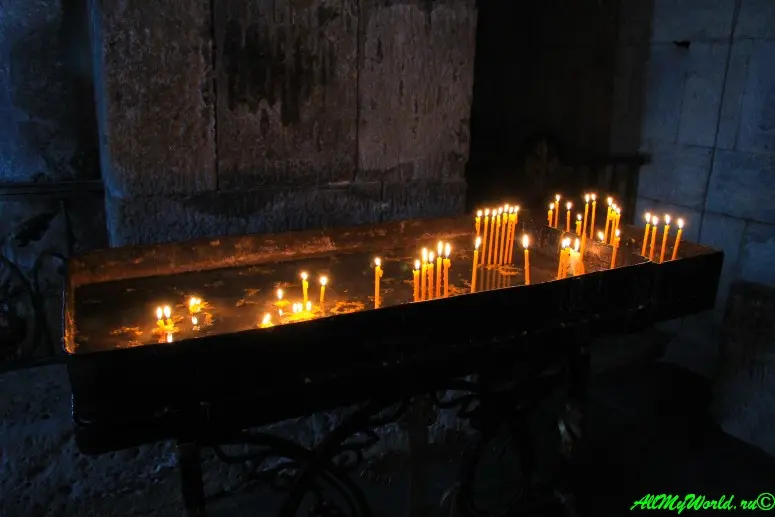 Свечи в монастыре Татев, Армения