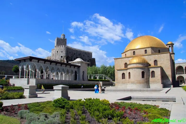 Мечеть и арабская галерея в крепости